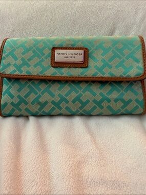 TOMMY HILFIGER Teal signature Wallet with Brown Trim multi cards checkbook